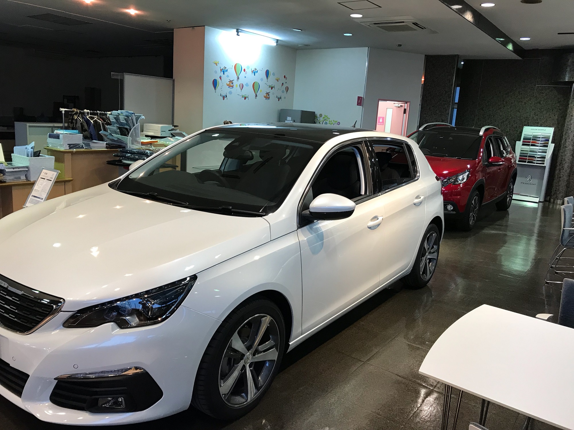 プジョー福岡開設準備室移設しました。