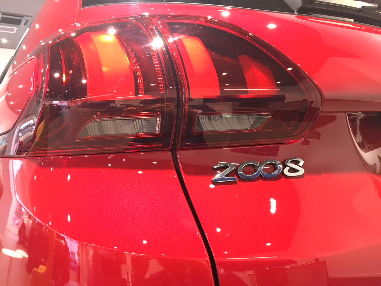プジョーの車種名は0だらけ？