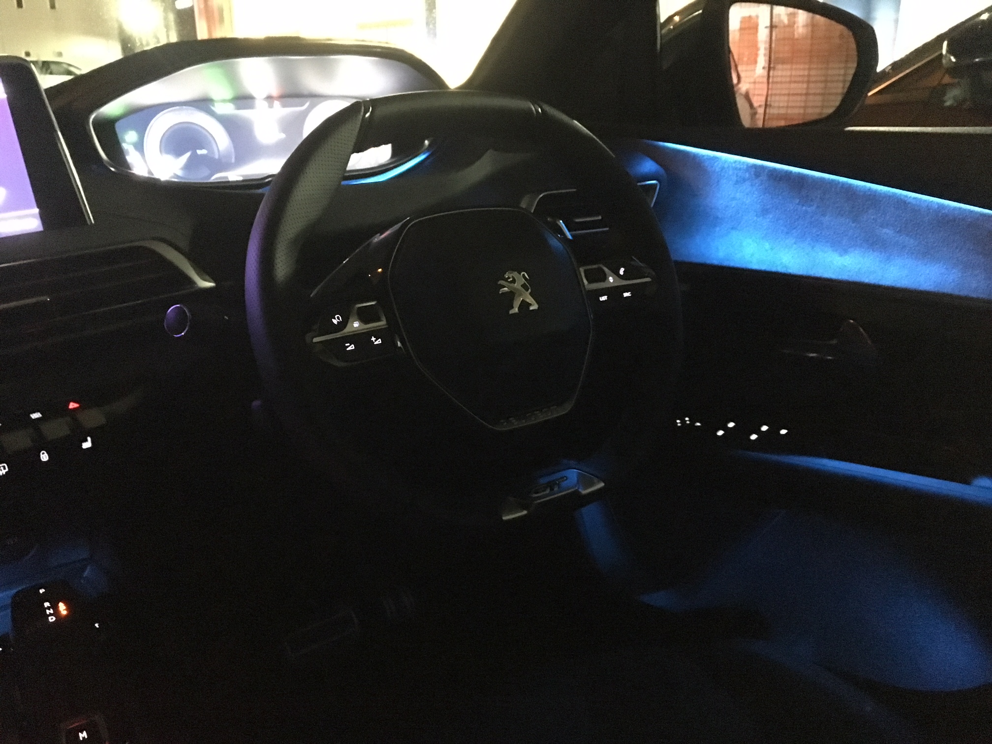 車内を彩るアンビエントライト
