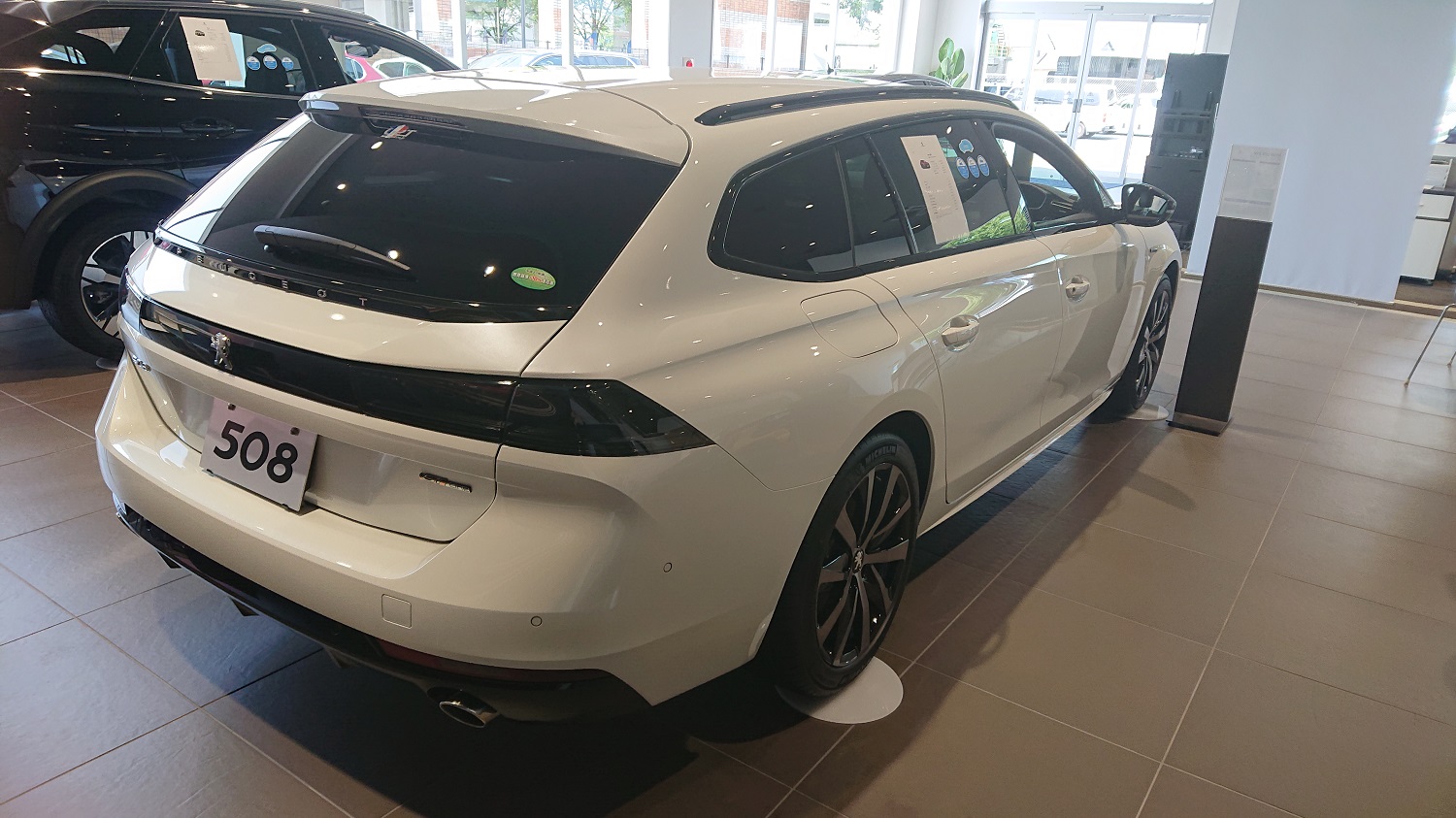 PEUGEOT福岡ショールーム