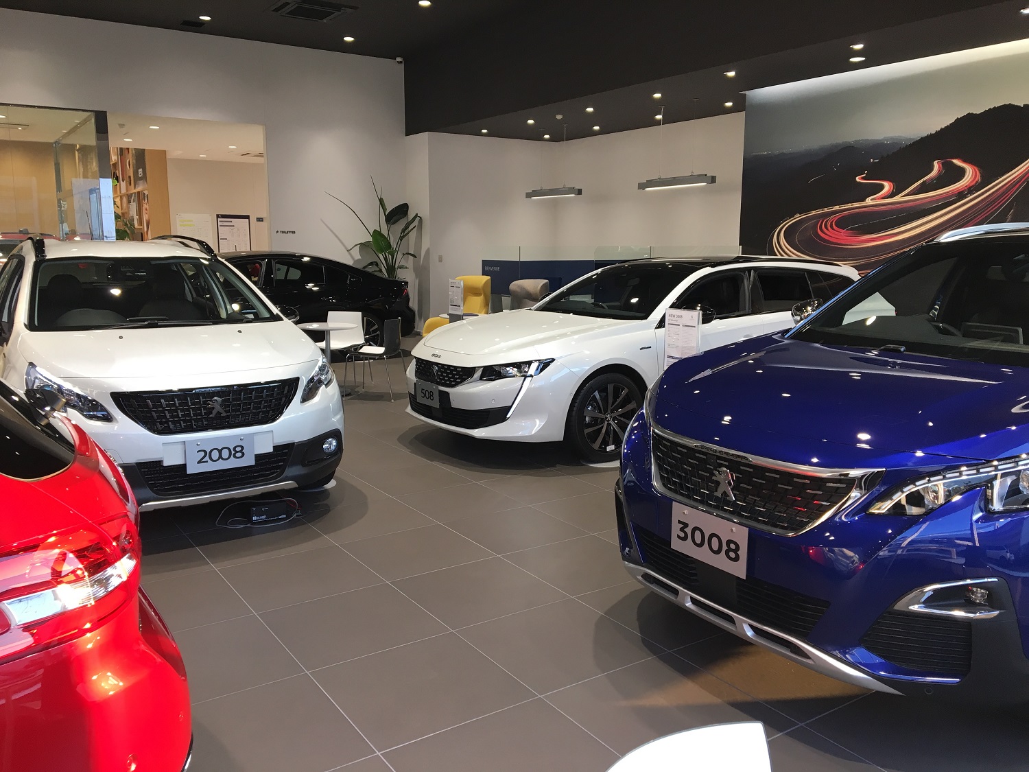 クールなプジョーをずらり展示！