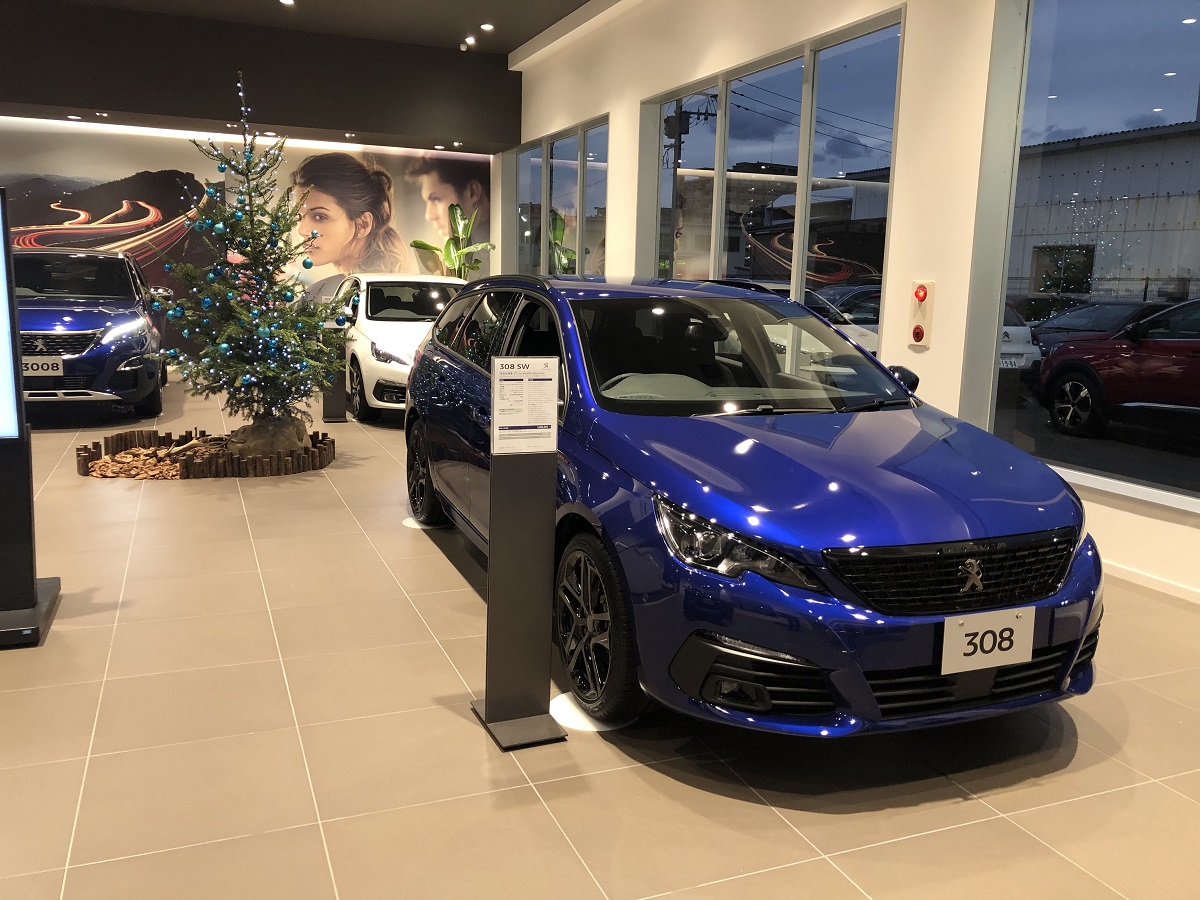 ショールームの車　入れ替えました