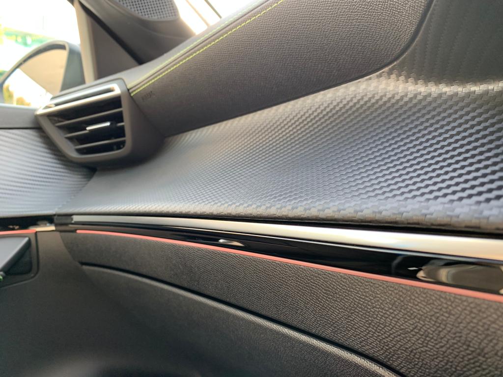 New e208 GTLine 　インテリア