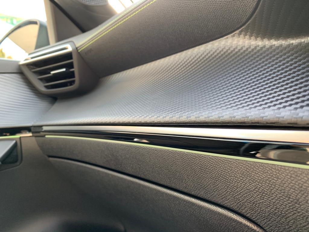 New e208 GTLine 　インテリア