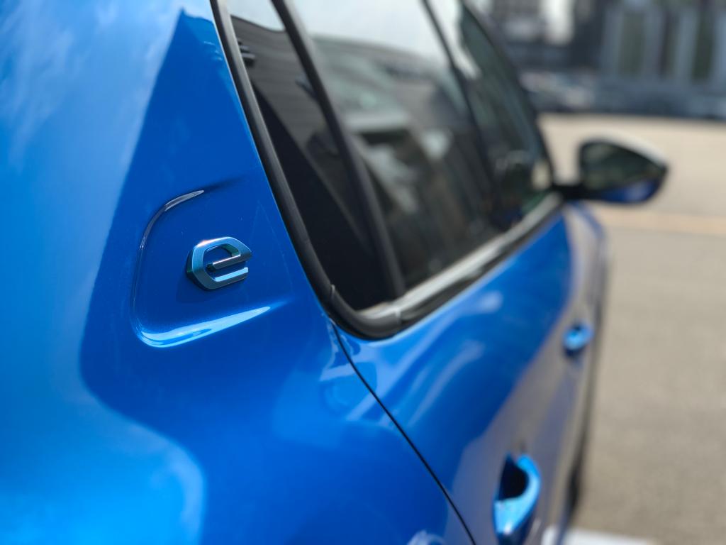 NEW　e208 GTLine  エクステリア