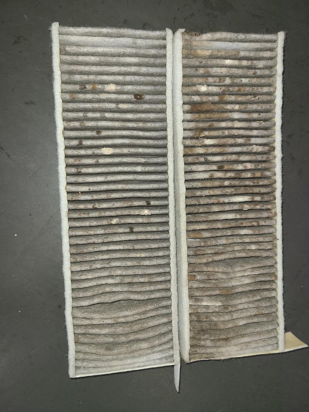 エアコンフィルターは、定期的に、交換しましょう。