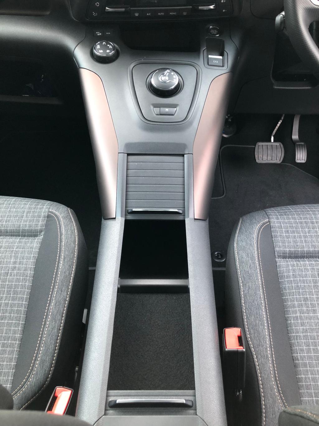 PEUGEOT RIFTER インテリアのご紹介