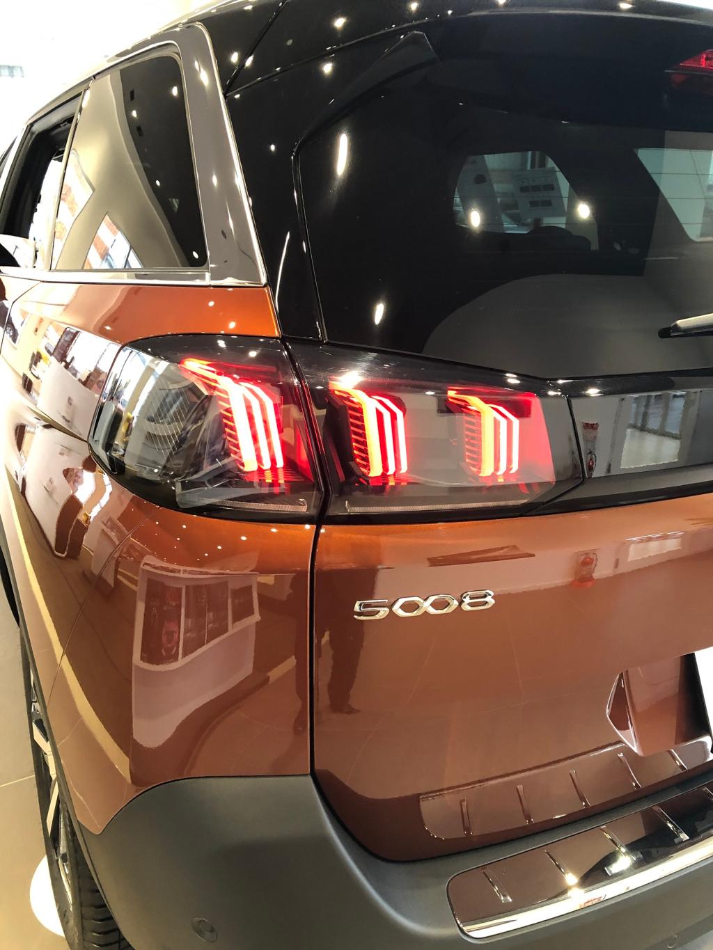 PEUGEOT　5008　エクステリア