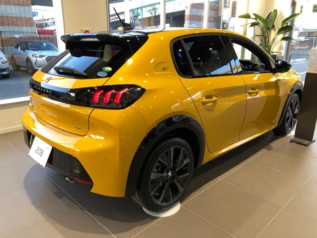 PEUGEOT　208　エクステリア。