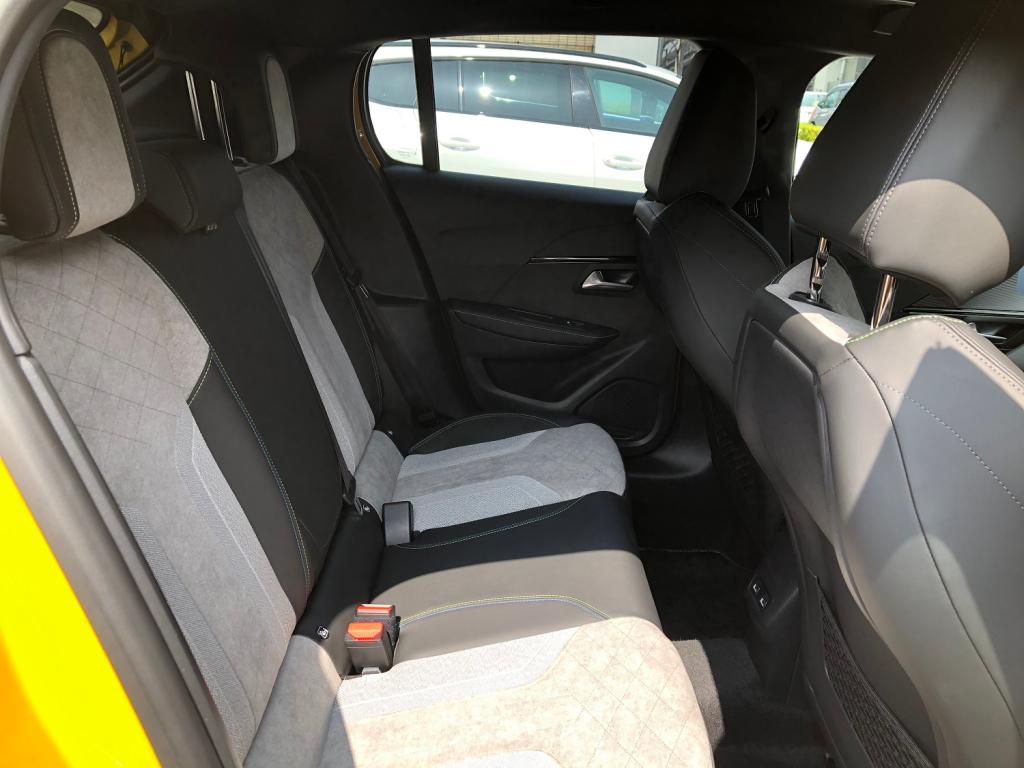 PEUGEOT　208 インテリア