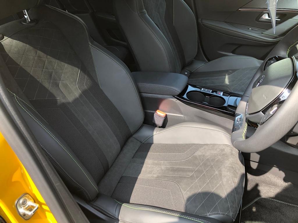 PEUGEOT　208 インテリア