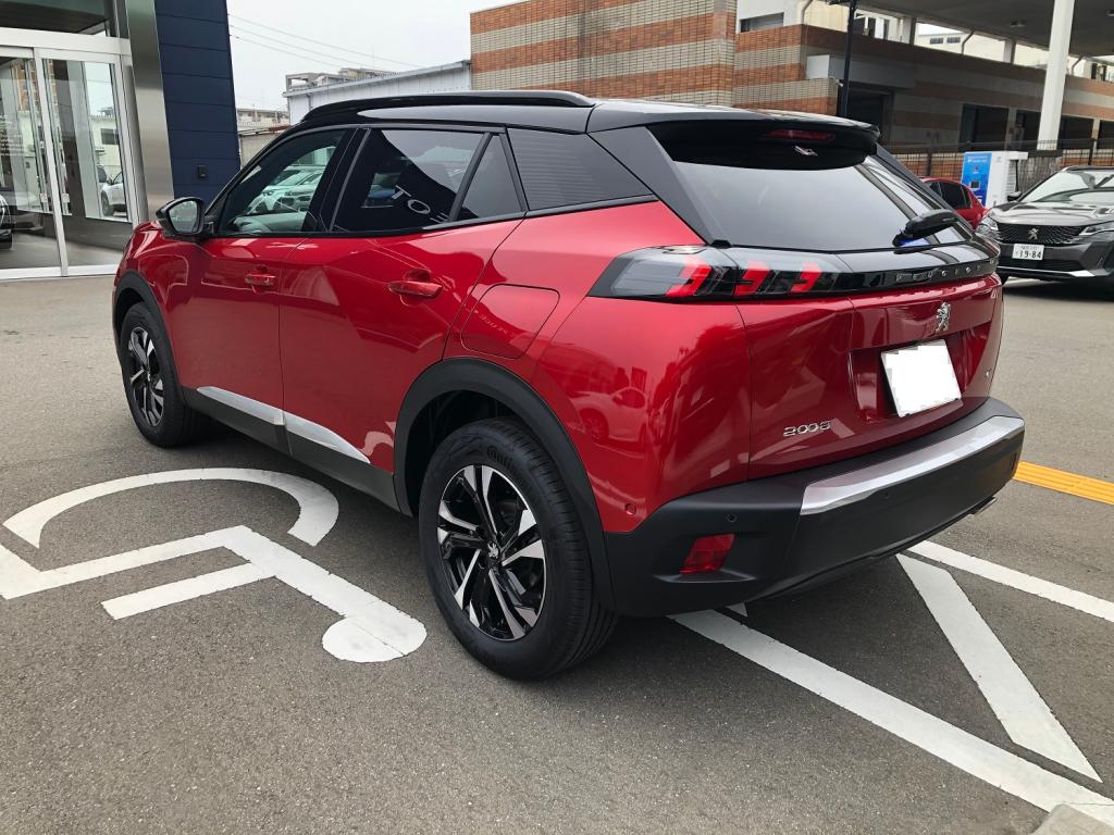 PEUGEOT 2008 GT BlueHDi エクステリア。
