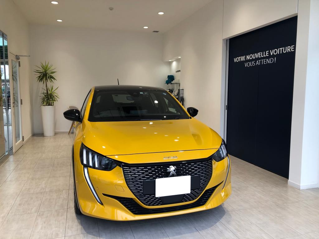 PEUGEOT　208　納車式。