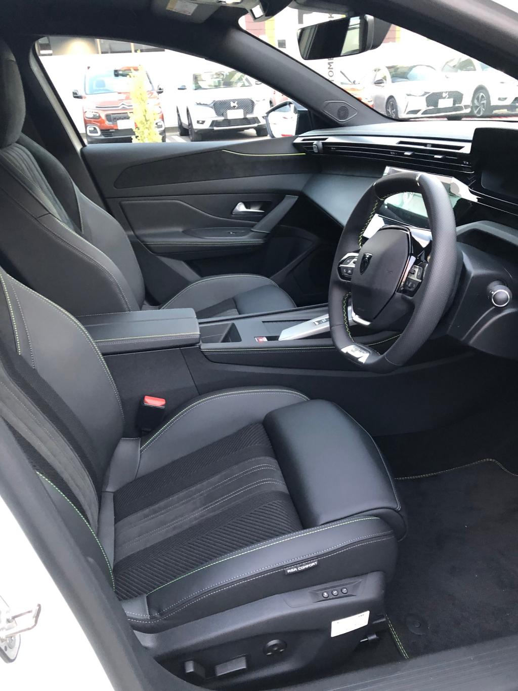 PEUGEOT　308　インテリア。