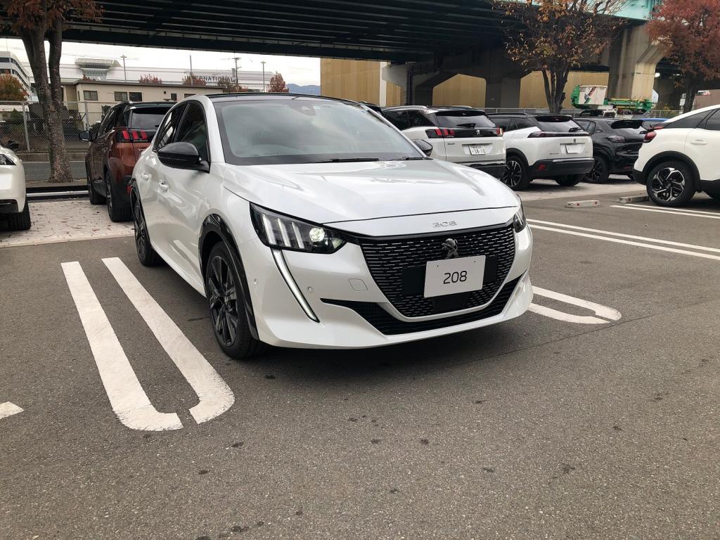 PEUGEOT　208　納車式。