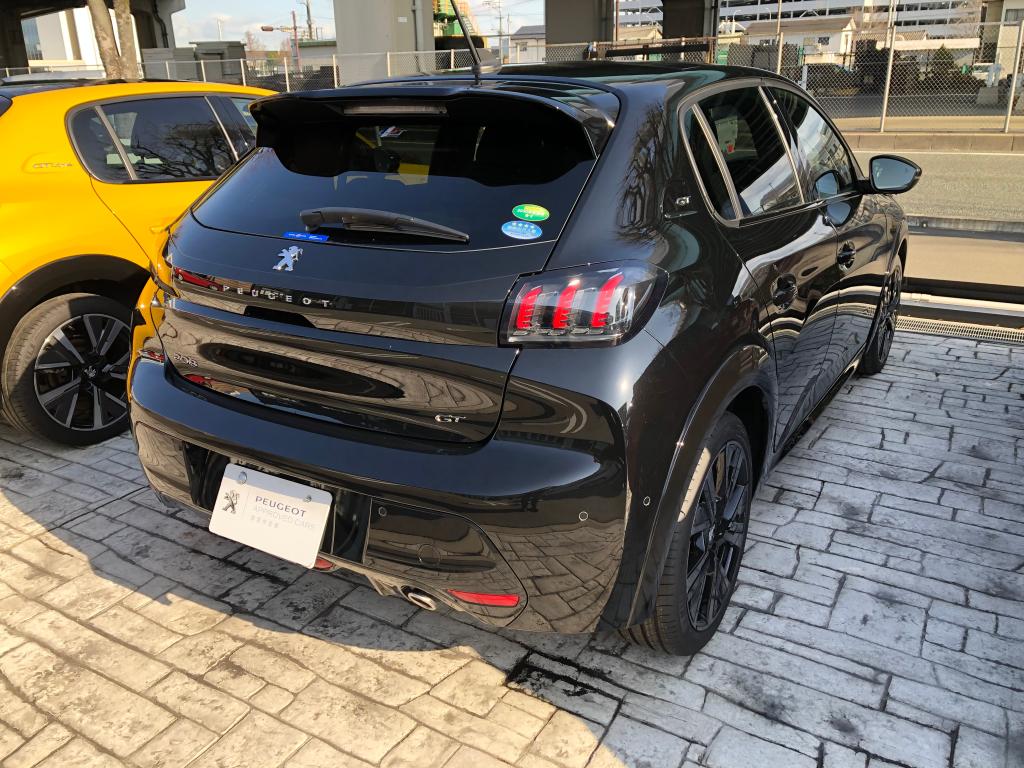 認定中古車 PEUGEOT 208  GT　ペルラネラブラック（エクステリア）。