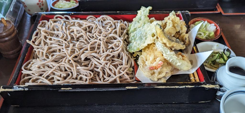 暑い夏にはお蕎麦かな