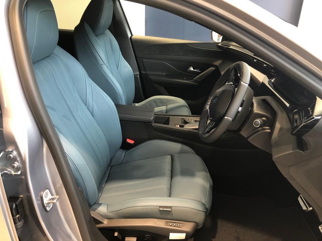 308GT BlueHDi Blue Nappa　インテリア