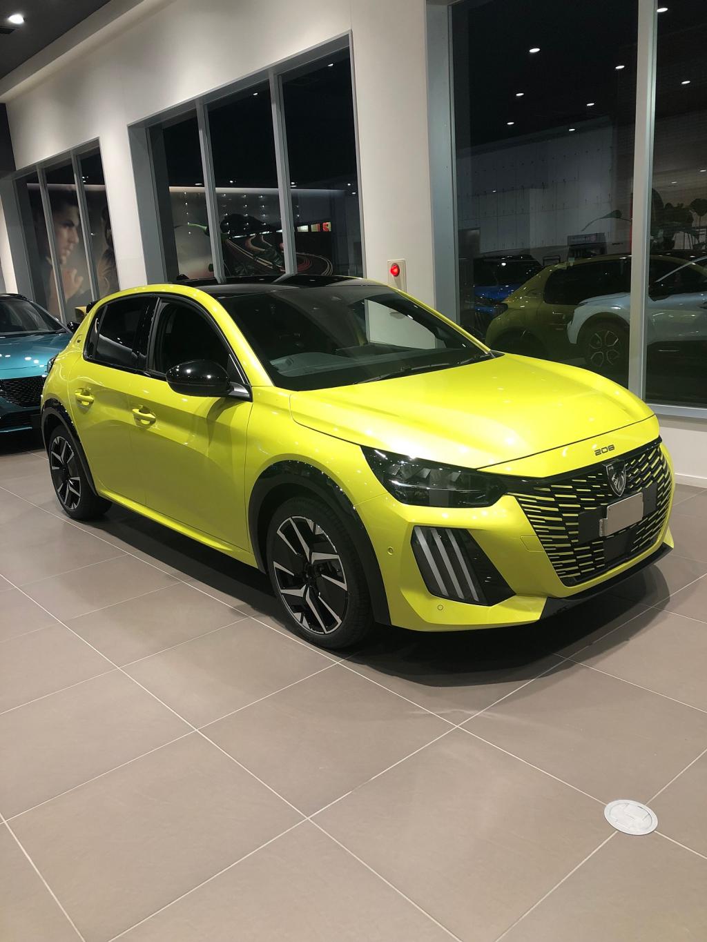 NEW 208 フェイスリフトモデル（インテリア）
