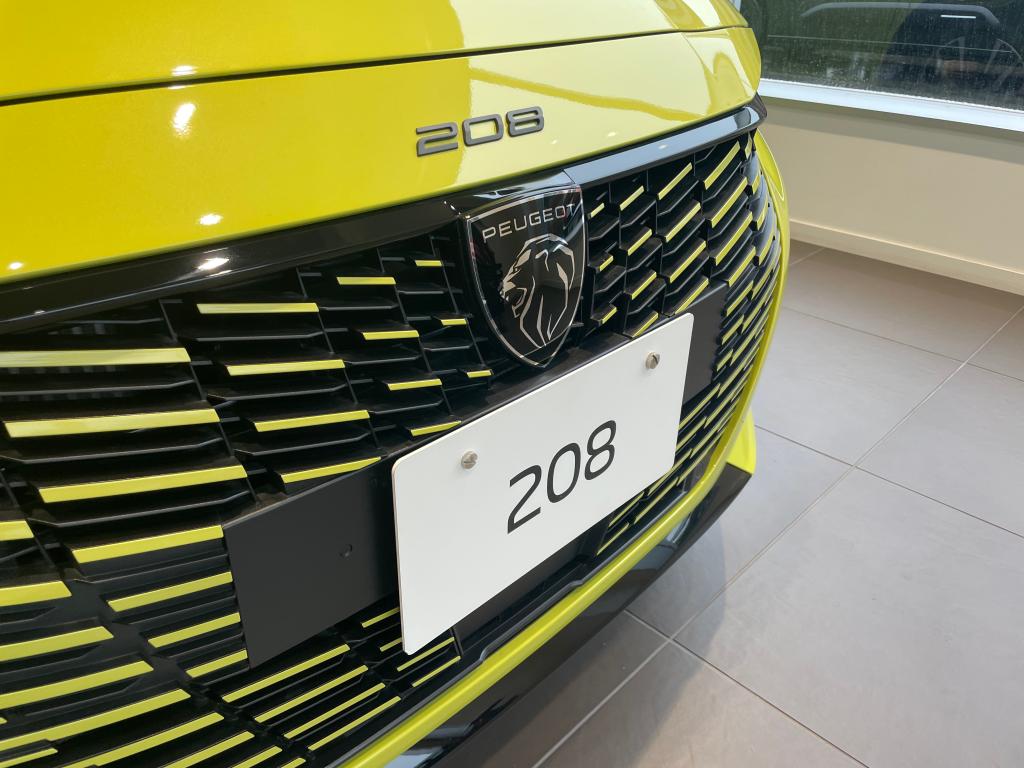 新型208デビュー　　エクステリア紹介