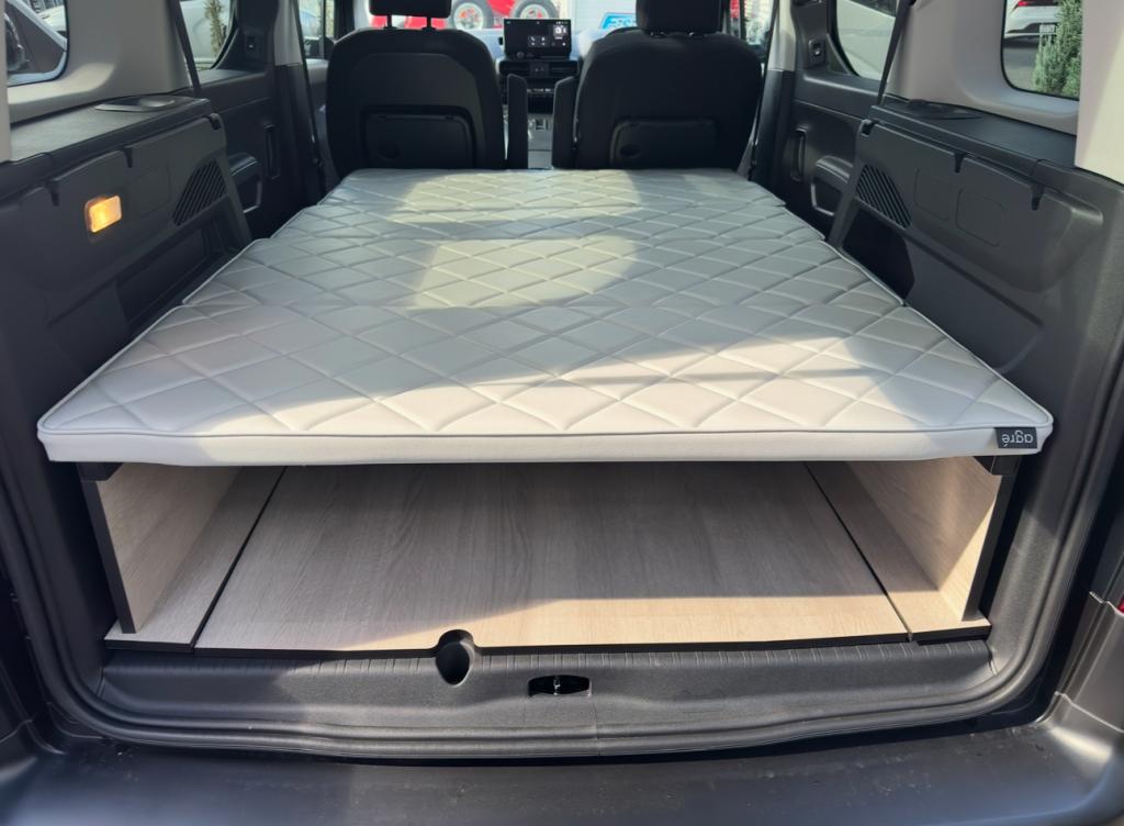 後部座席を車中泊仕様に～（インテリア）