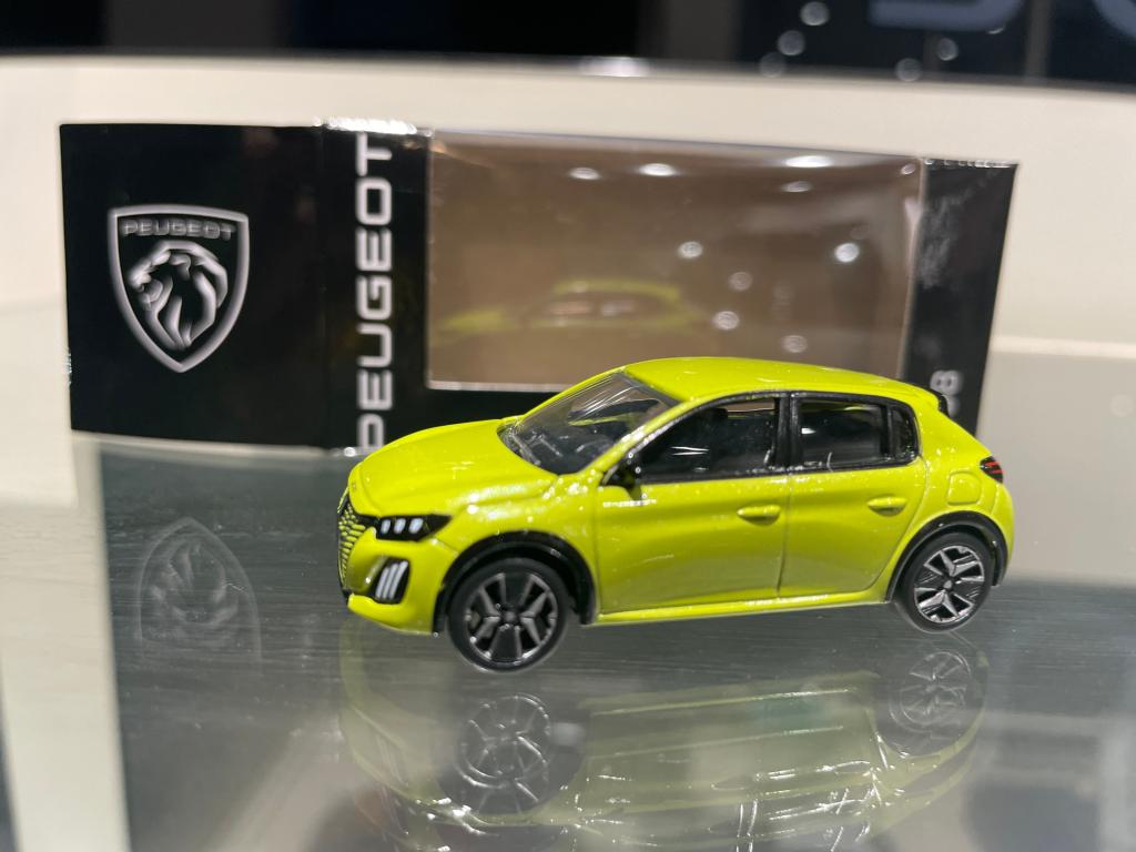 208マイルドハイブリッドデビュー　エクステリア