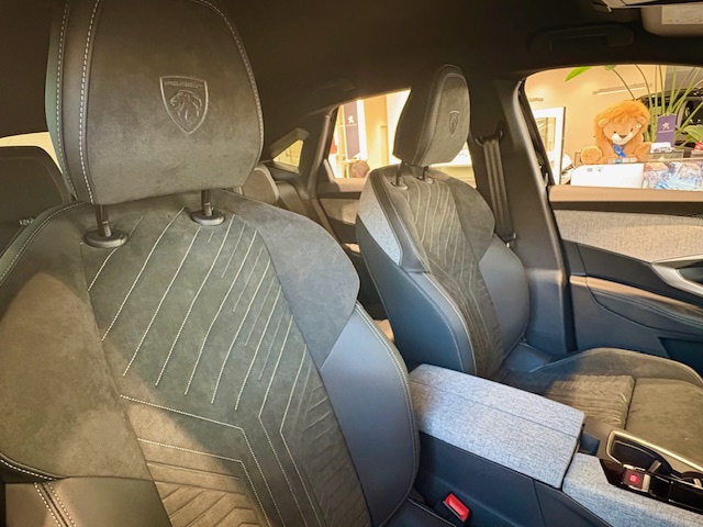 3008 GT HYBRID Black Edition  デビューフェア明日まで✨