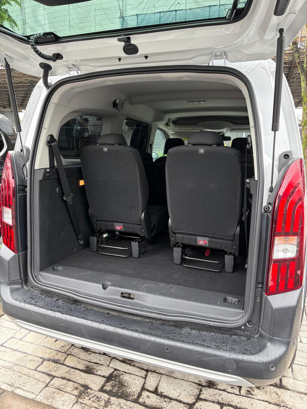 3列目シートを外したままの車検入庫について